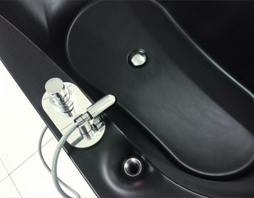 Bathtub mixer with flexible hose